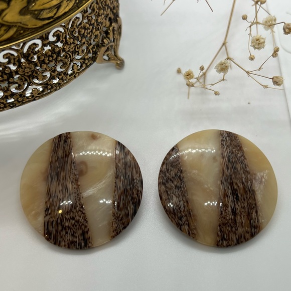 Vintage Button Earrings - Picture 1 of 3
